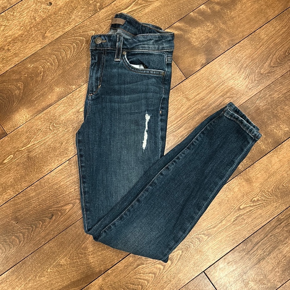 Joes women’s size 25 Mary ripped jeans, good condition!